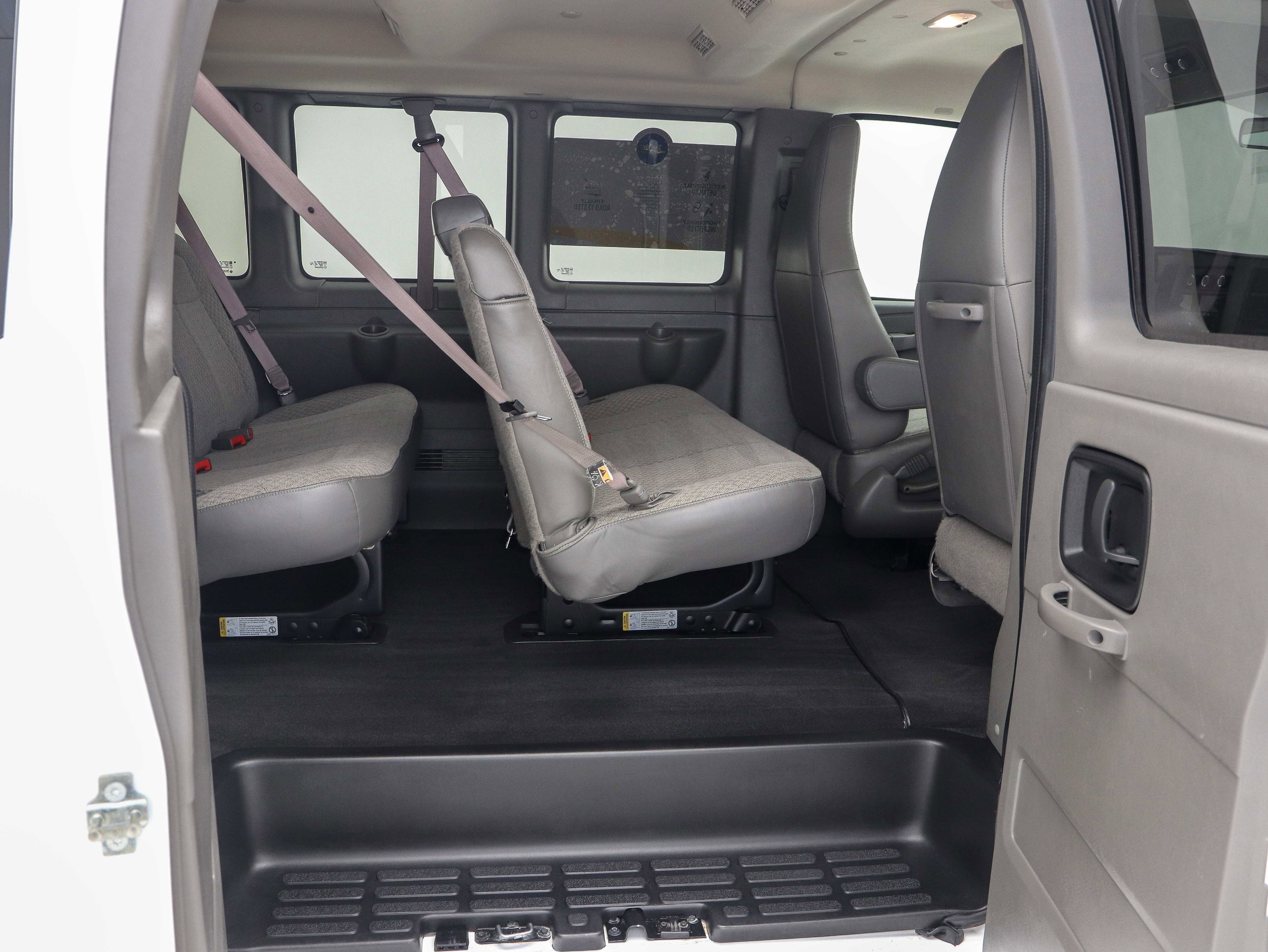 Used 2025 Chevrolet Express 3500 LS RWD image 13