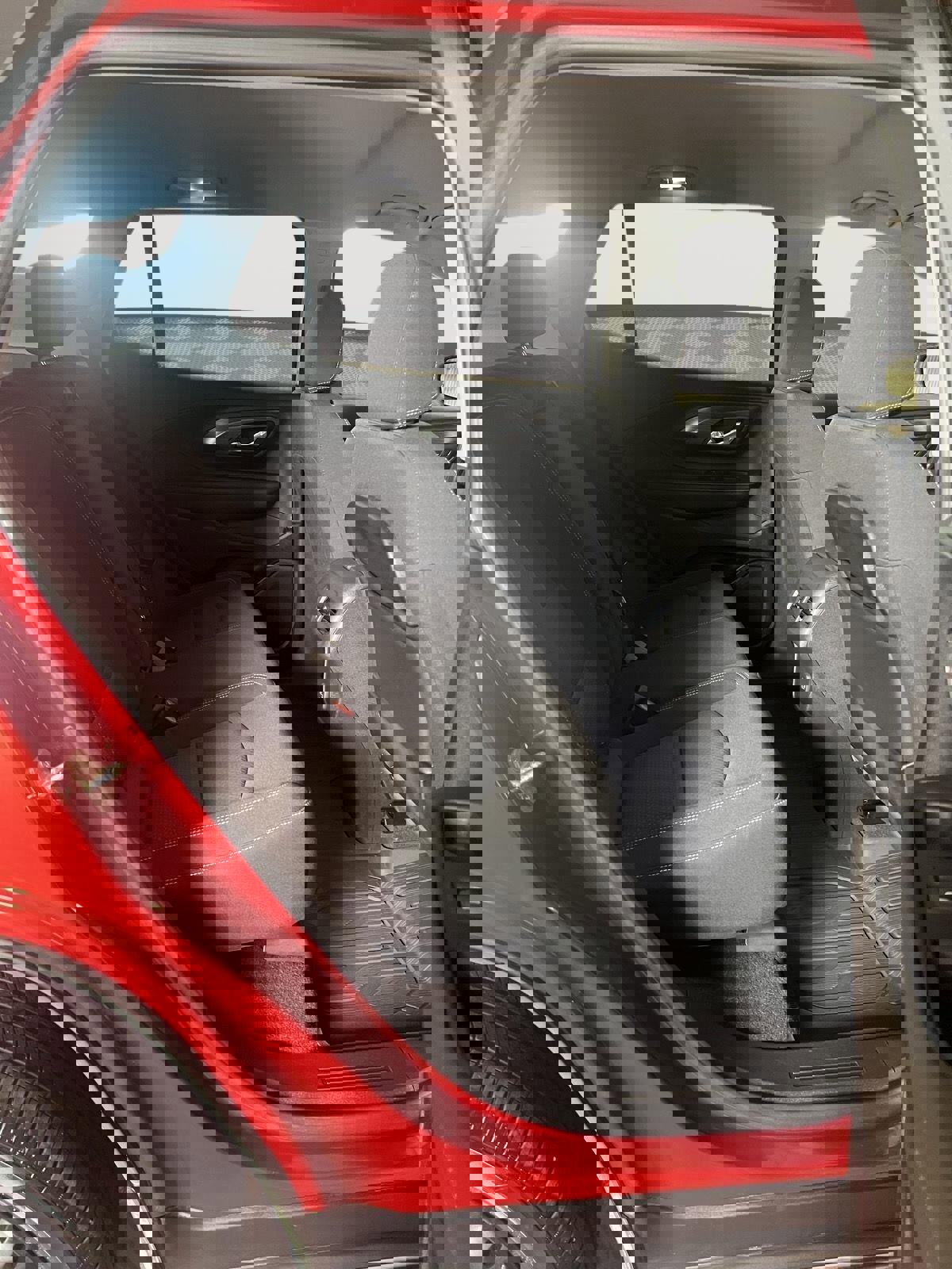 Used 2023 GMC Terrain SLE w/ Driver Convenience Package image 11