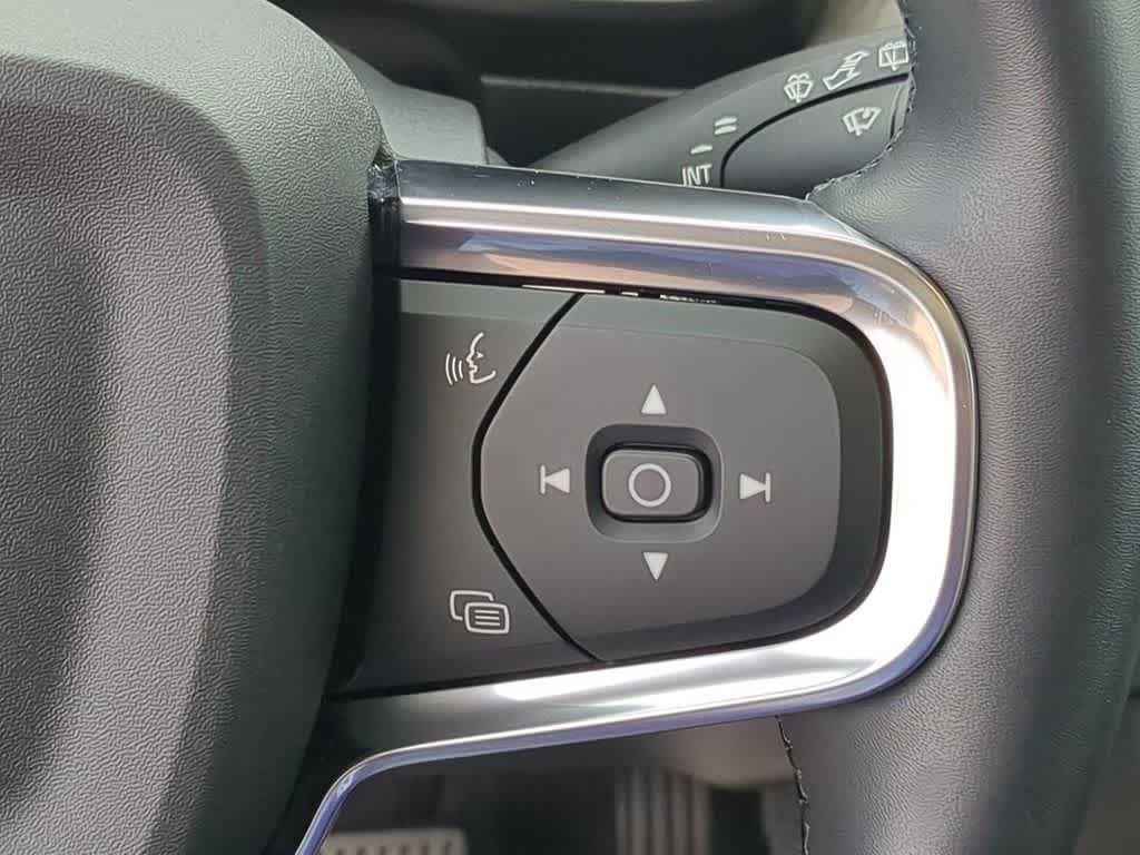 Certified 2026 Volvo XC40 B5 Plus AWD/4WD image 23