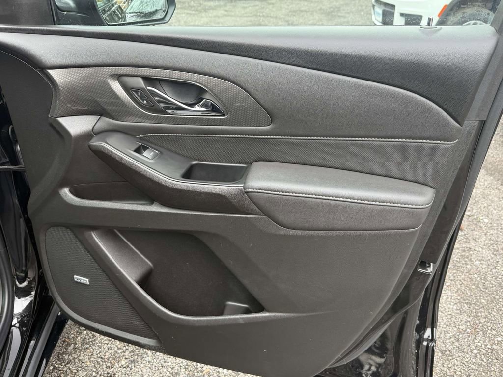 Used 2023 Chevrolet Traverse Premier w/ Redline Edition image 8