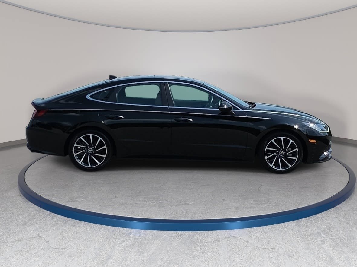 Used 2023 Hyundai Sonata Limited w/ Cargo Package FWD image 4