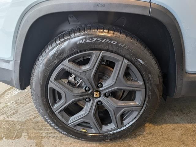 Used 2024 Rivian R1S Adventure image 10