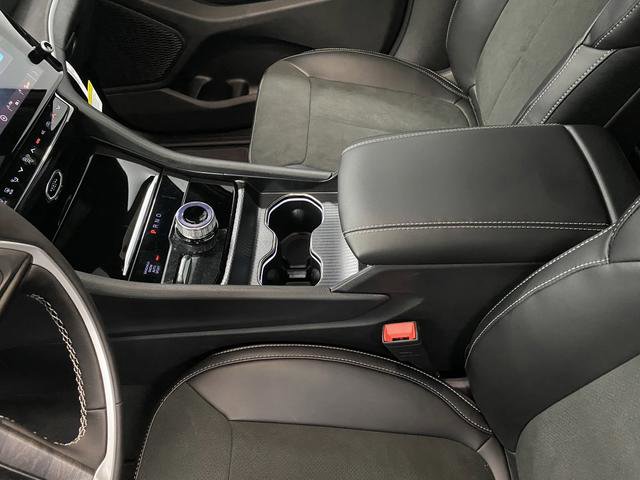 New 2026 Jeep Grand Cherokee Altitude image 21