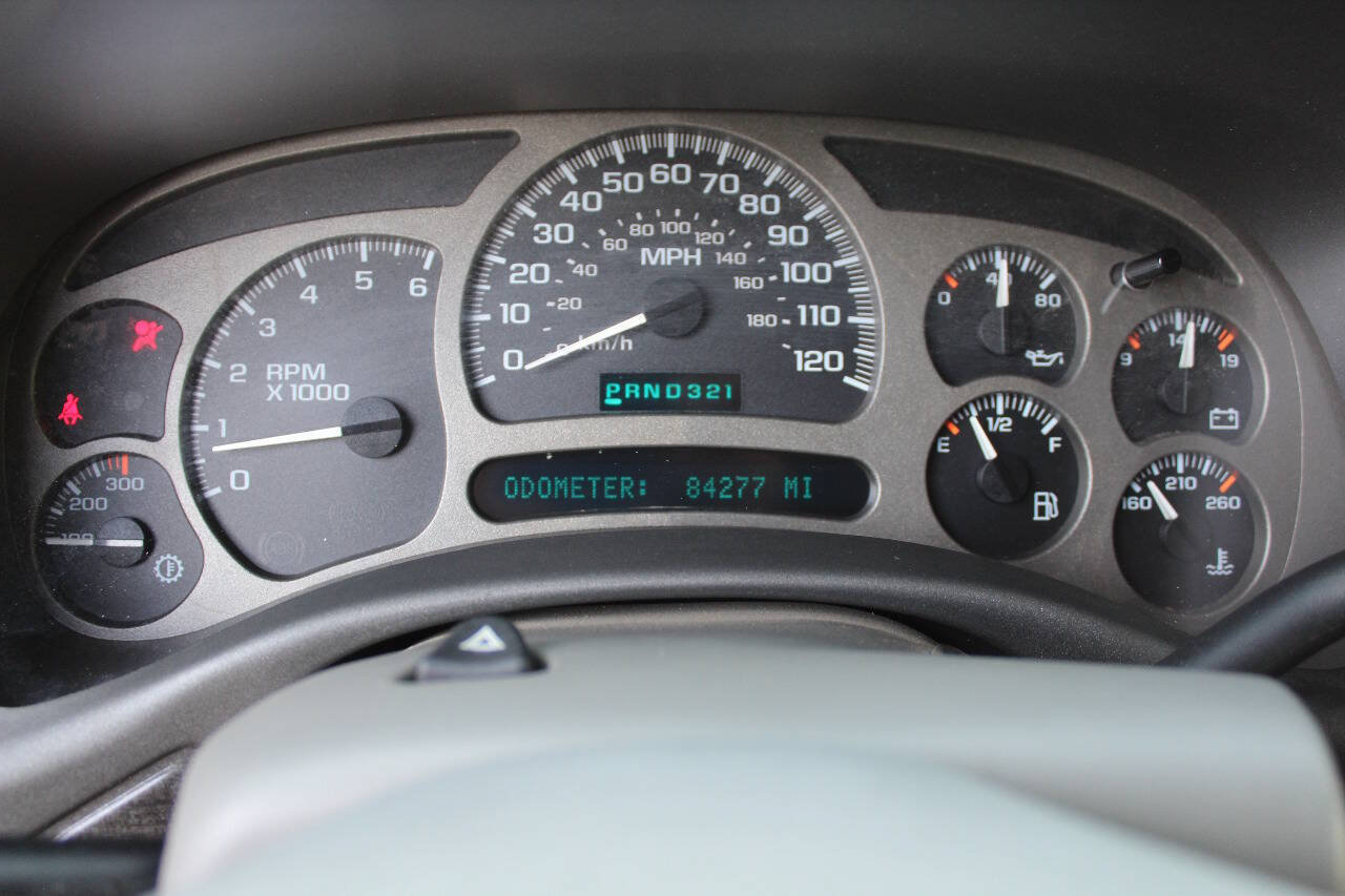 Used 2005 GMC Yukon Denali AWD/4WD image 12