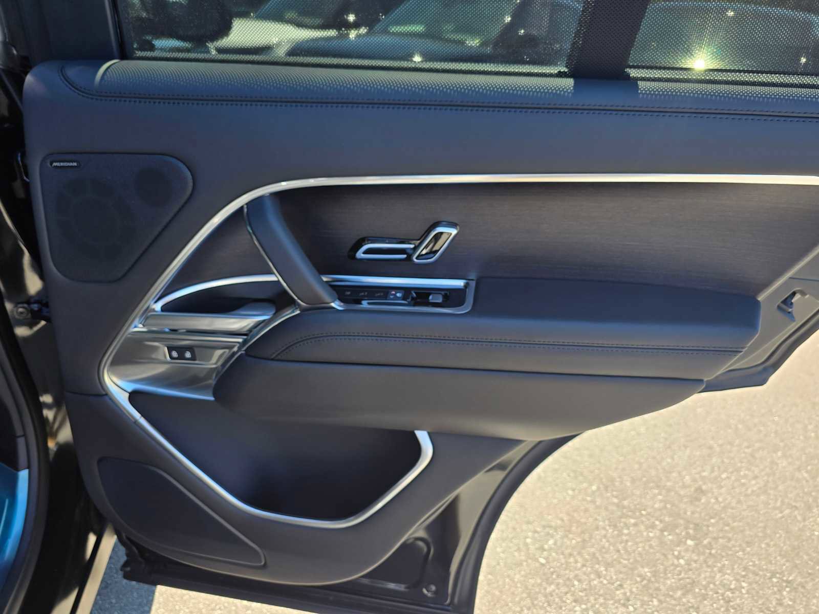 New 2025 Land Rover Range Rover SE image 13