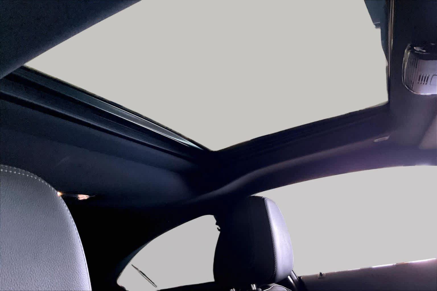 Used 2024 BMW 230i Coupe w/ Premium Package RWD image 13