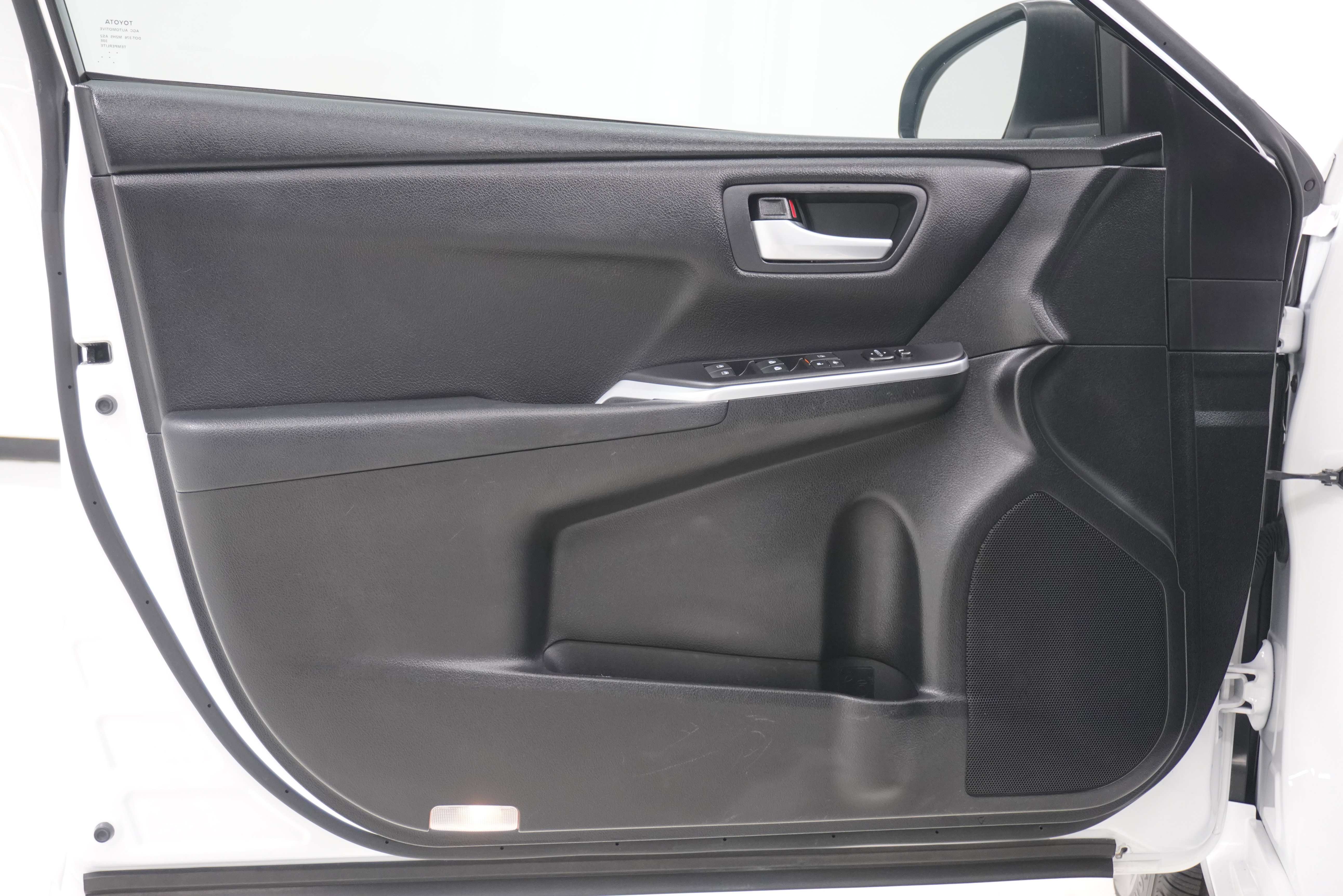 Used 2017 Toyota Camry LE FWD image 13