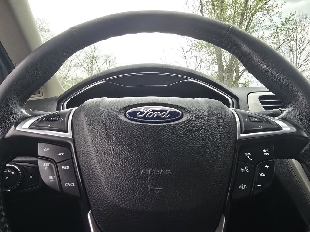 Used 2018 Ford Fusion SE w/ Fusion SE Technology Package image 26