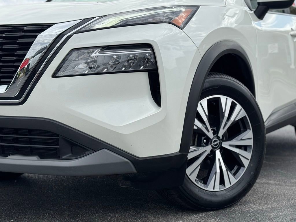 Used 2023 Nissan Rogue SV image 5