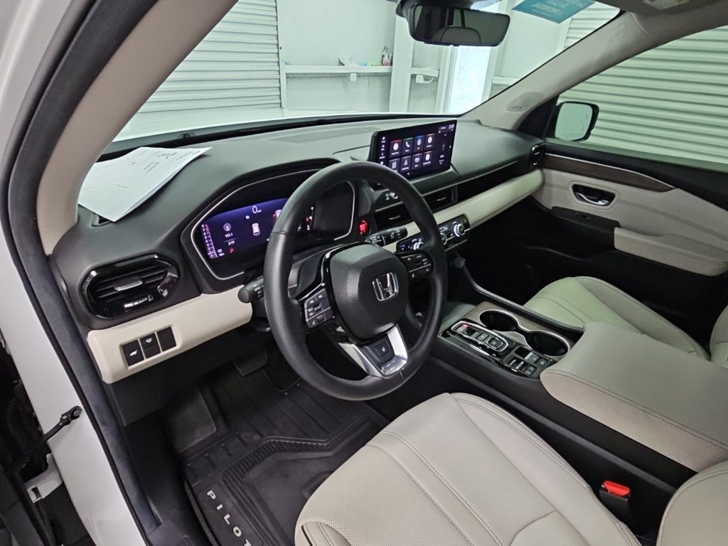 Used 2026 Honda Pilot Elite image 12