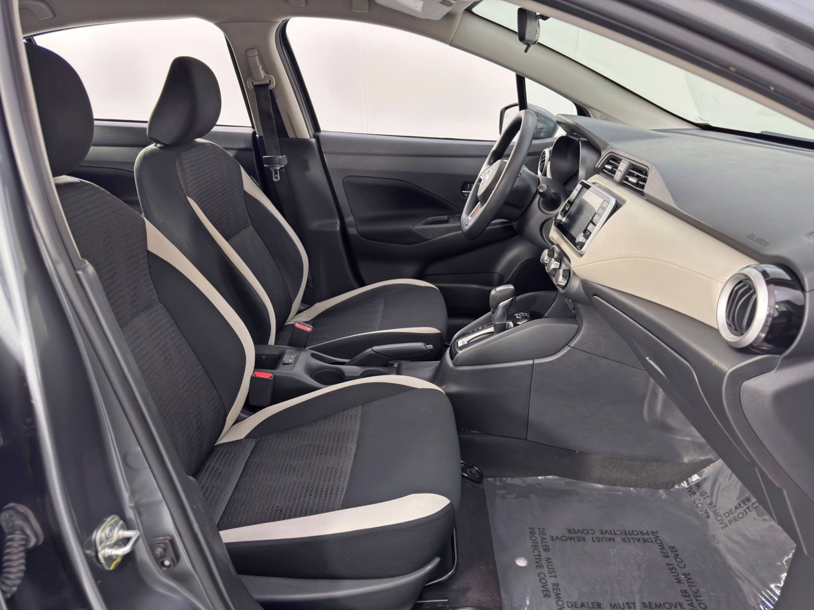 Used 2021 Nissan Versa SV image 14