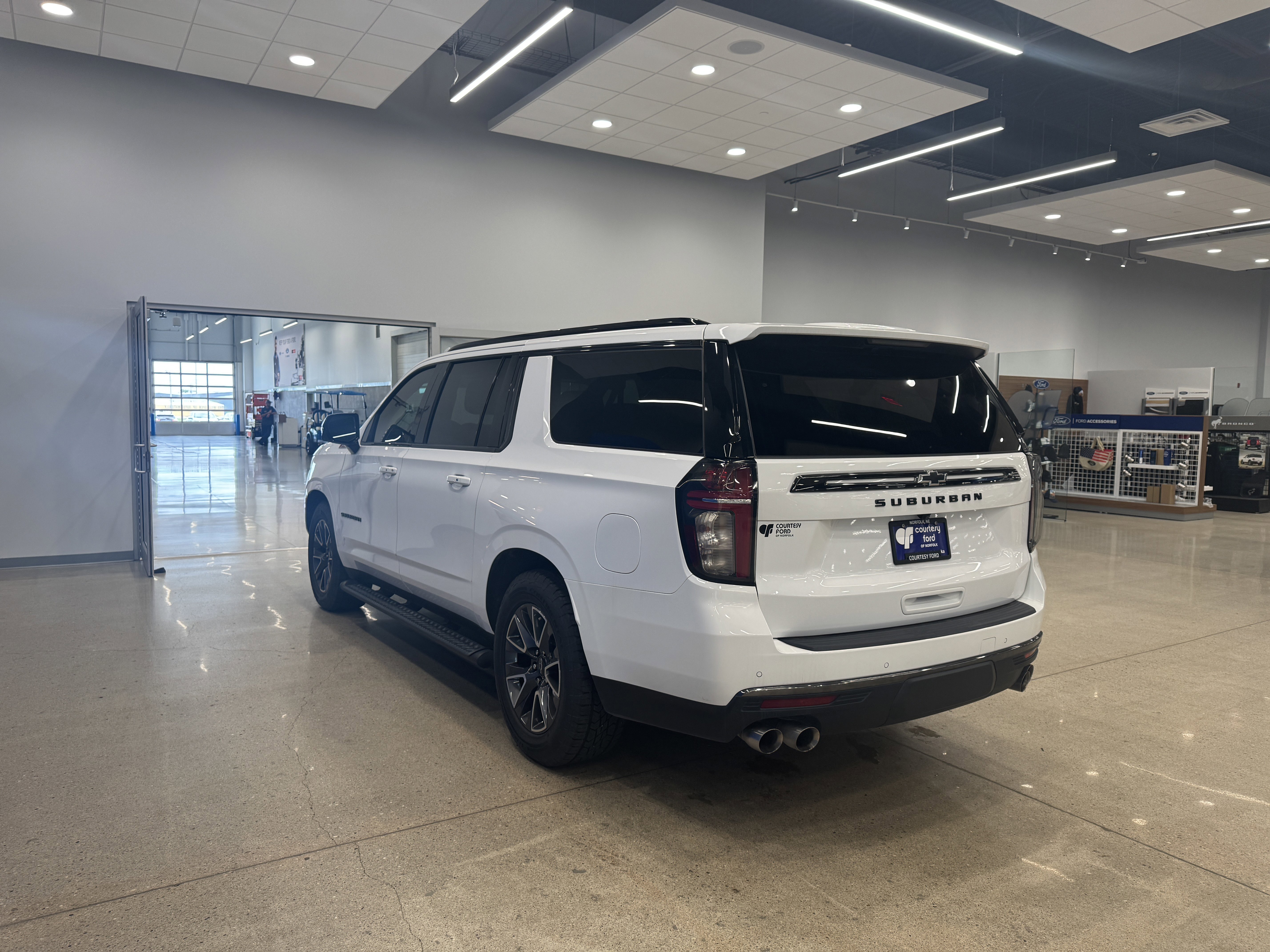 Used 2022 Chevrolet Suburban Z71 w/ Z71 Off-Road Package image 6