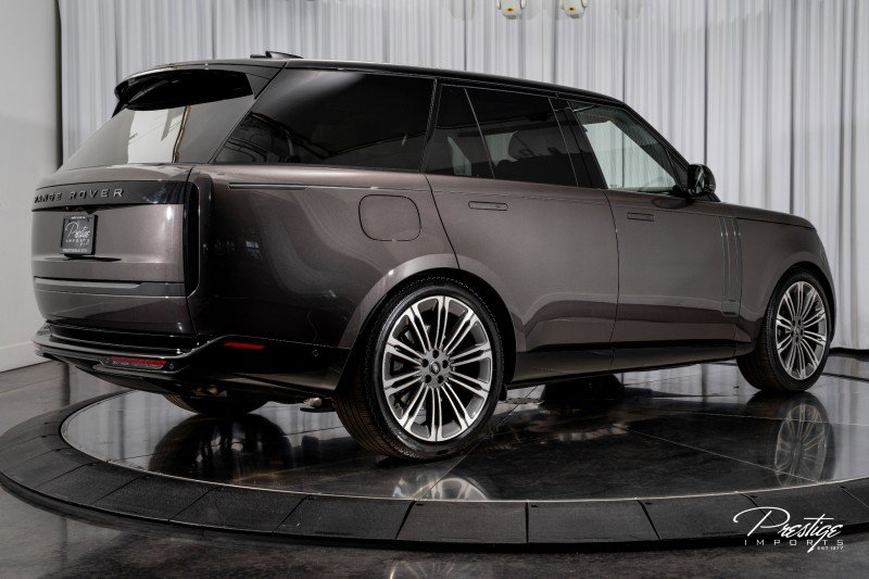 Used 2025 Land Rover Range Rover SE image 13