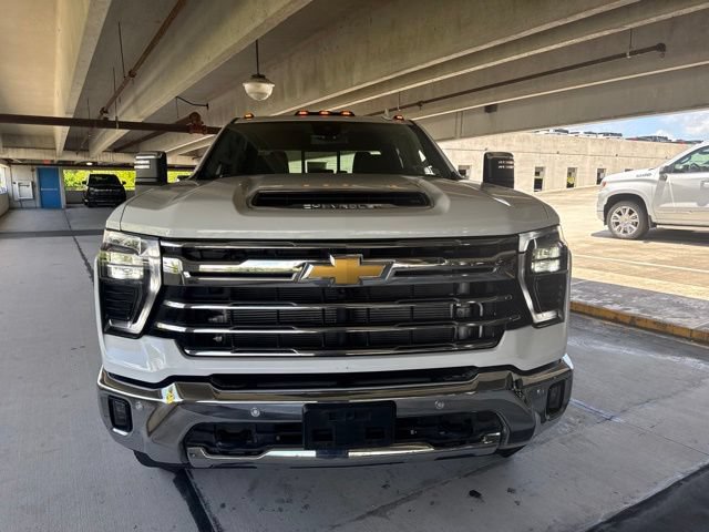 Used 2024 Chevrolet Silverado 3500 LTZ w/ LTZ Convenience Package AWD/4WD image 17