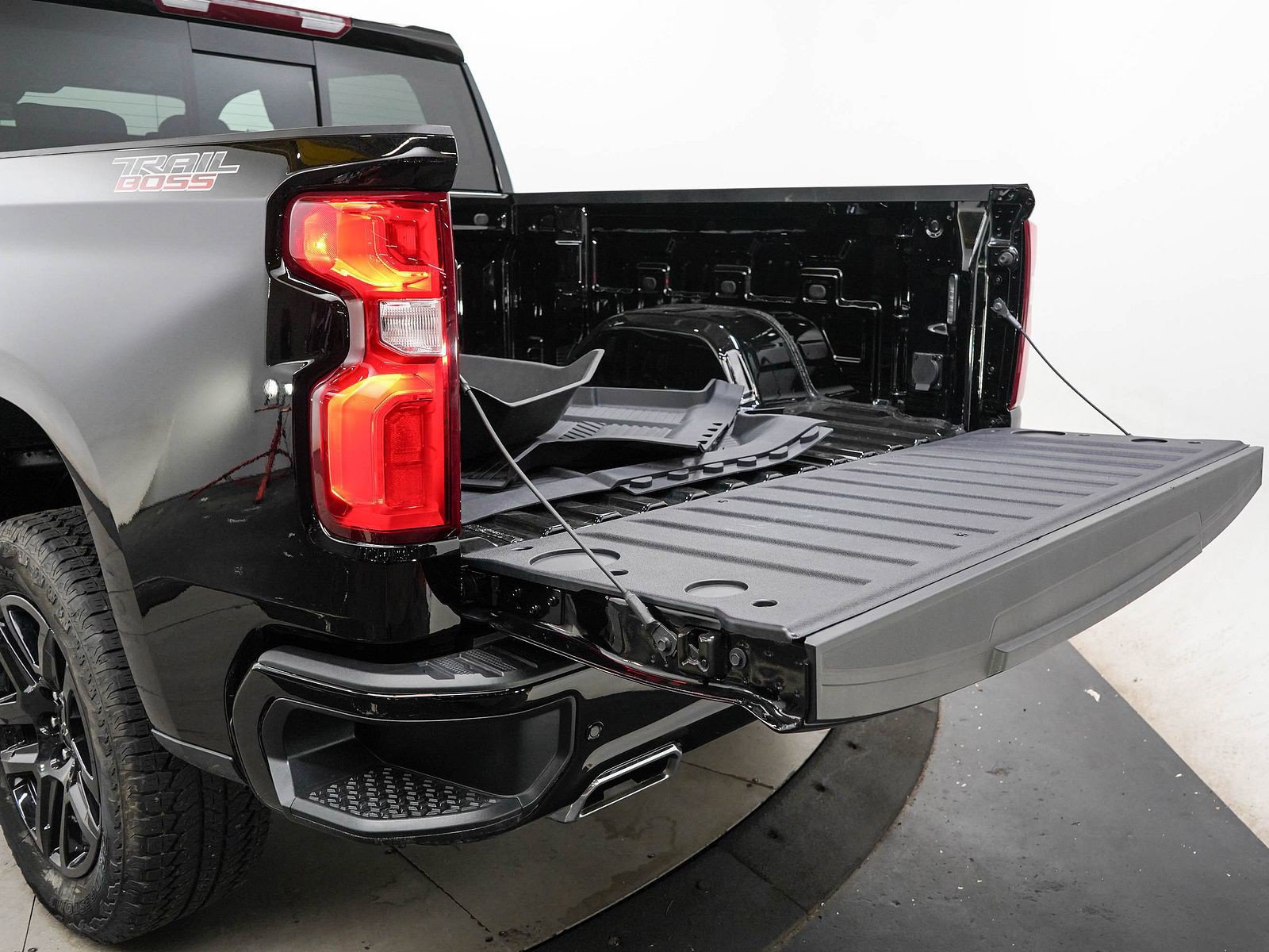 Used 2026 Chevrolet Silverado 1500 LT Trail Boss w/ Safety Package AWD/4WD image 12
