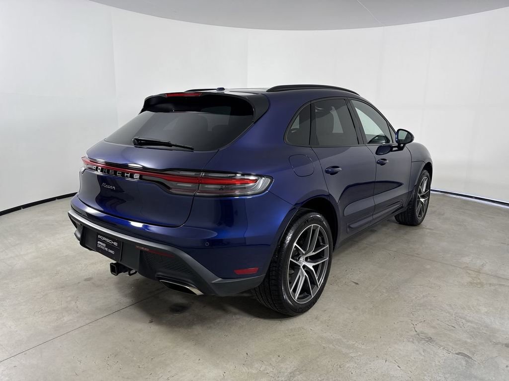 Certified 2025 Porsche Macan image 7