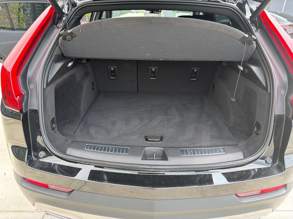 Used 2023 Cadillac XT4 Premium Luxury w/ Technology Package FWD image 19