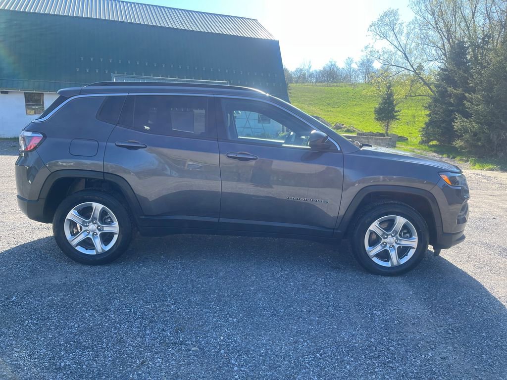 Used 2024 Jeep Compass Latitude AWD/4WD image 5