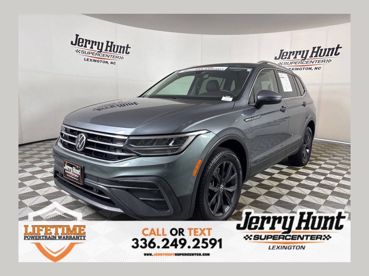Used 2022 Volkswagen Tiguan SE w/ Panoramic Sunroof Package