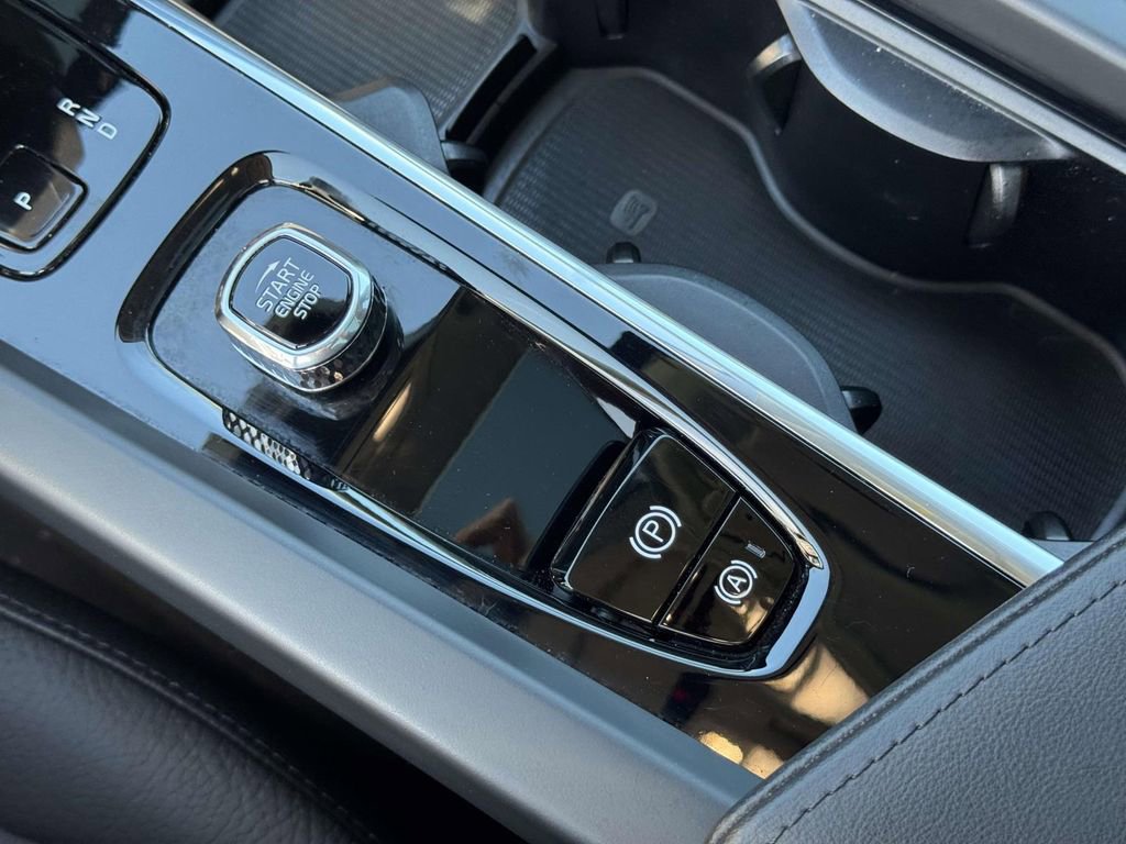 Certified 2023 Volvo XC60 B5 Plus w/ Climate Package image 29