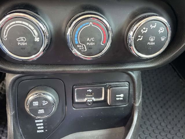 Used 2017 Jeep Renegade Trailhawk image 26