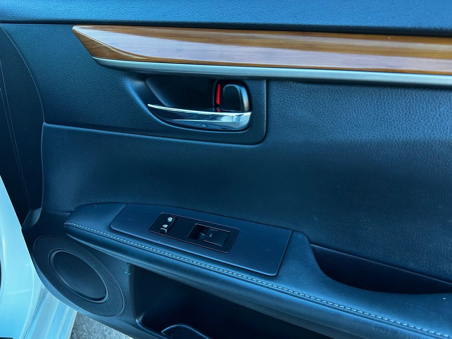 Used 2013 Lexus ES 300h w/ Luxury Pkg FWD image 17
