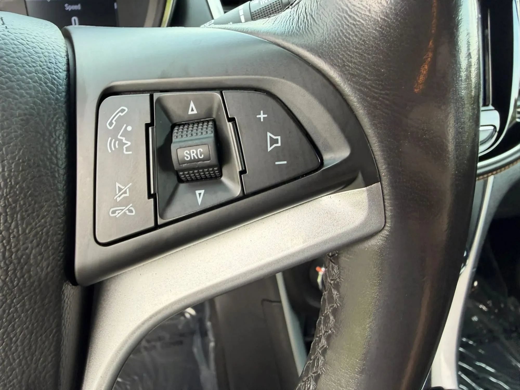 Used 2022 Chevrolet Trax LT w/ Driver Confidence Package AWD/4WD image 16