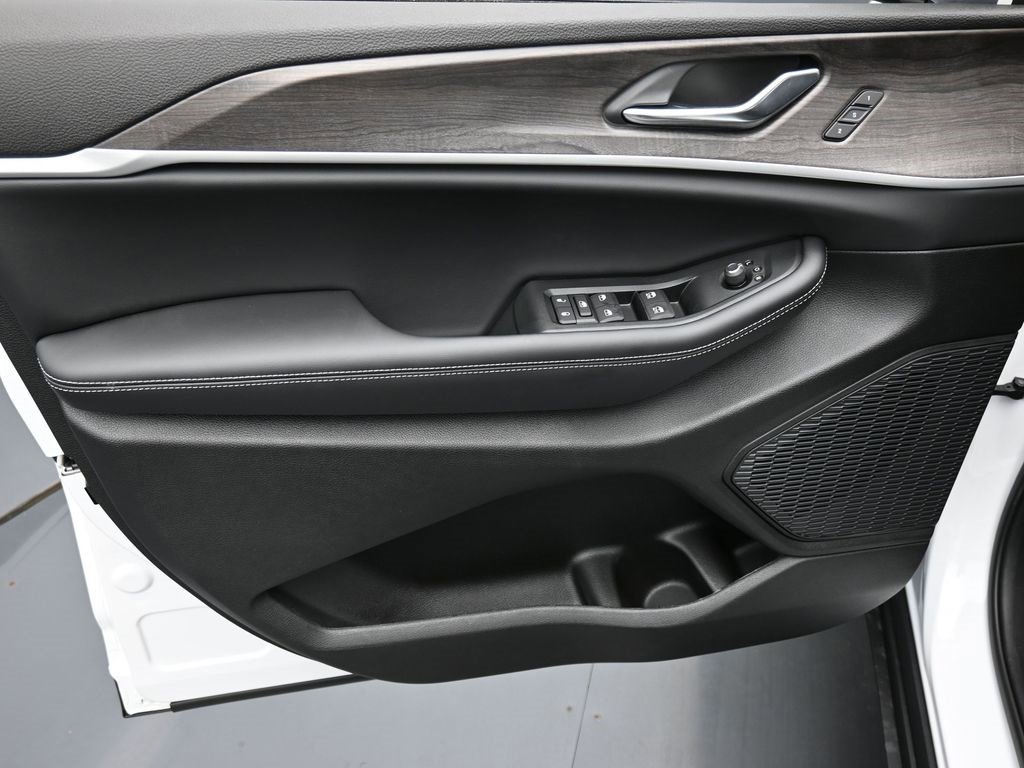 New 2025 Jeep Grand Cherokee Limited image 9