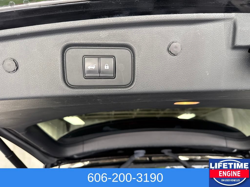 Used 2024 Nissan Pathfinder SL AWD/4WD image 11