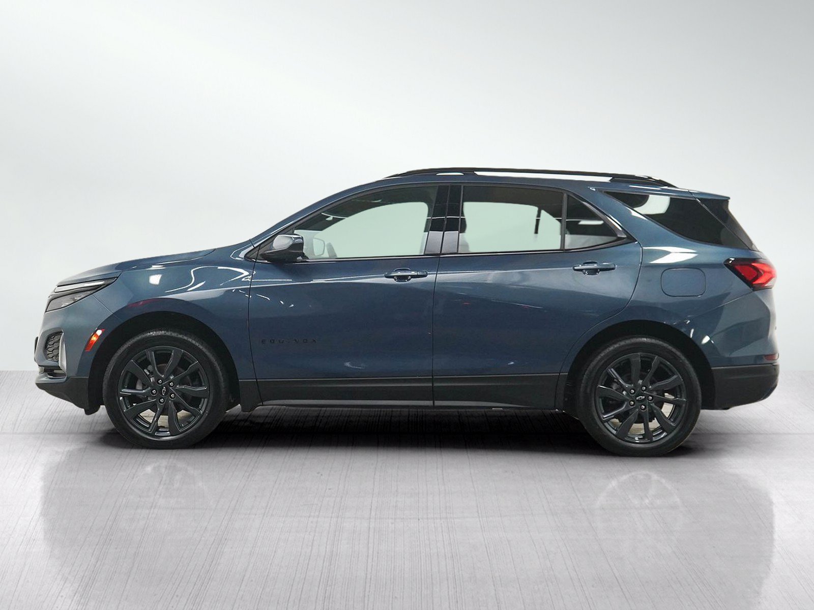 Used 2024 Chevrolet Equinox RS AWD/4WD image 2