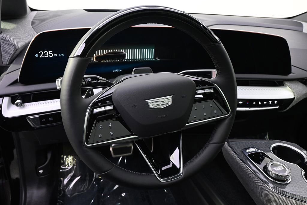 Certified 2025 Cadillac Optiq Luxury 2 w/ LPO, Floor Liner Package AWD/4WD image 12