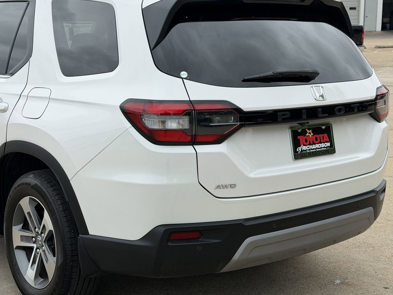 Used 2025 Honda Pilot EX-L image 7