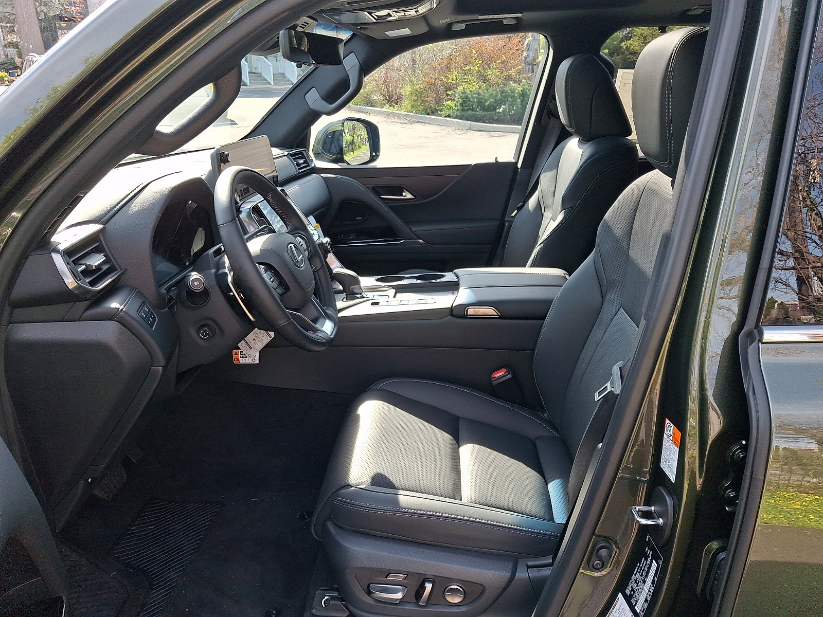 New 2026 Lexus LX 700h Luxury AWD/4WD image 9