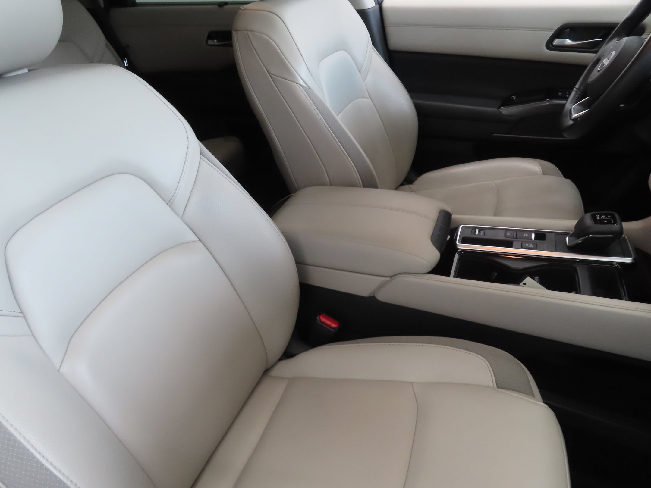 Used 2023 Nissan Pathfinder SL w/ SL Premium Package FWD image 28