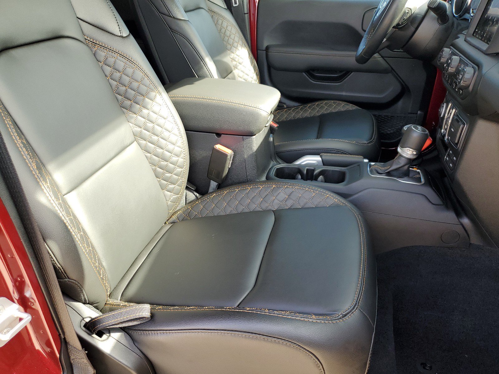 Used 2021 Jeep Wrangler Unlimited Sahara AWD/4WD image 10
