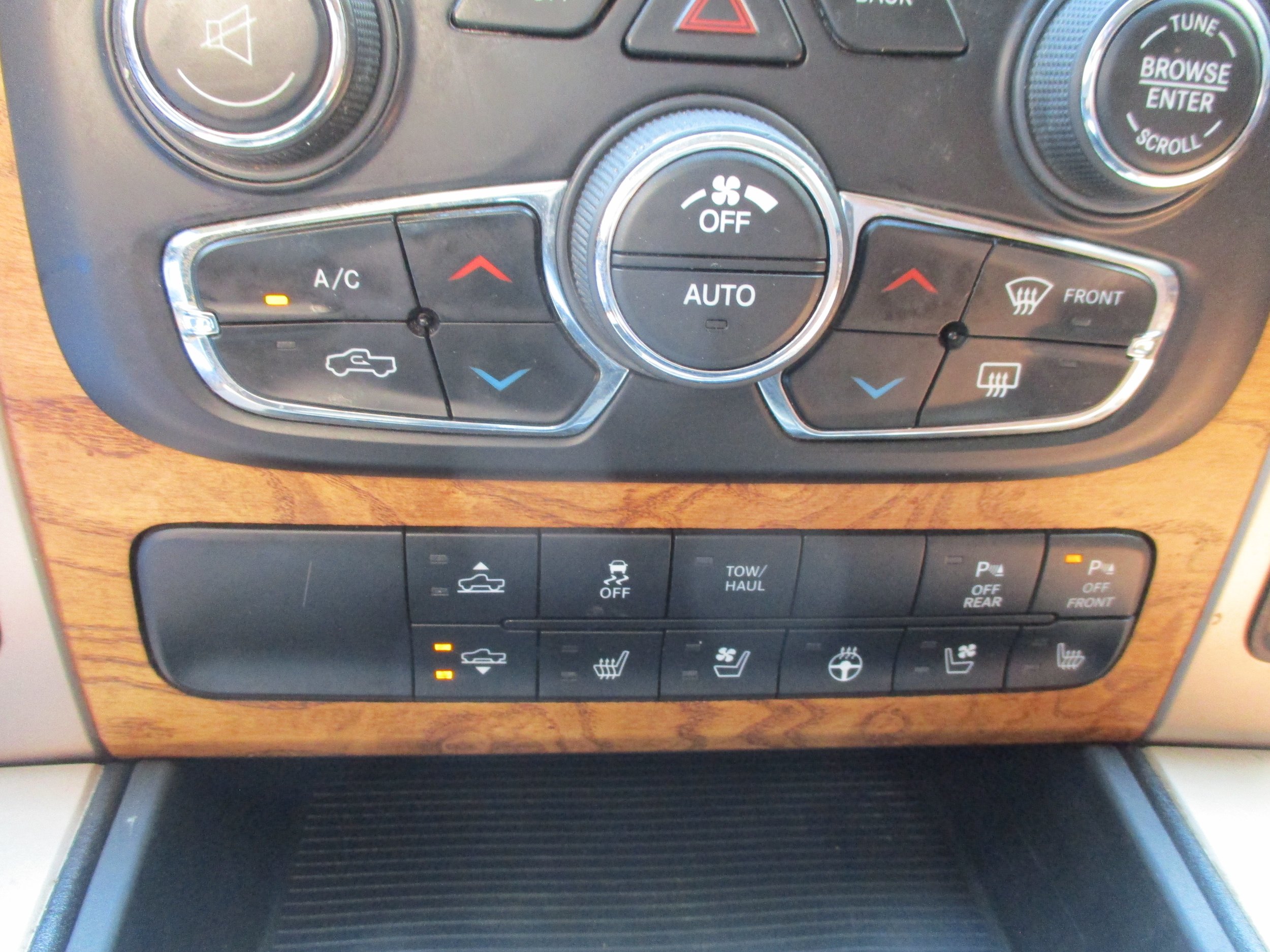 Used 2014 RAM 1500 Laramie Longhorn RWD image 13