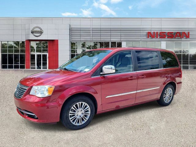 Used 2014 Chrysler Town & Country Touring-L image 8