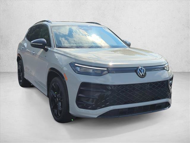 New 2026 Volkswagen Tiguan SE R-Line FWD image 3