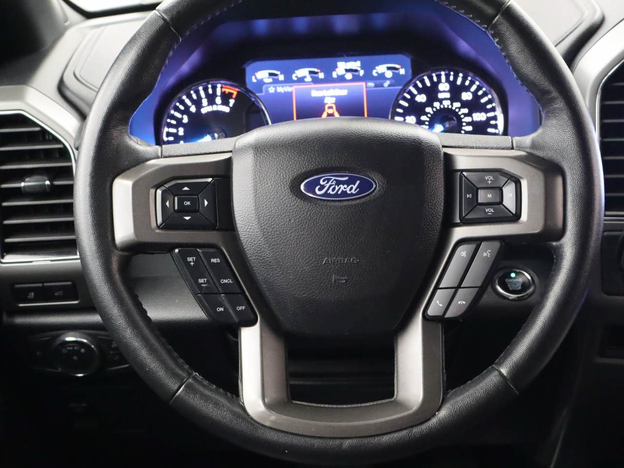 Used 2020 Ford Expedition XLT w/ Equipment Group 202A RWD image 14