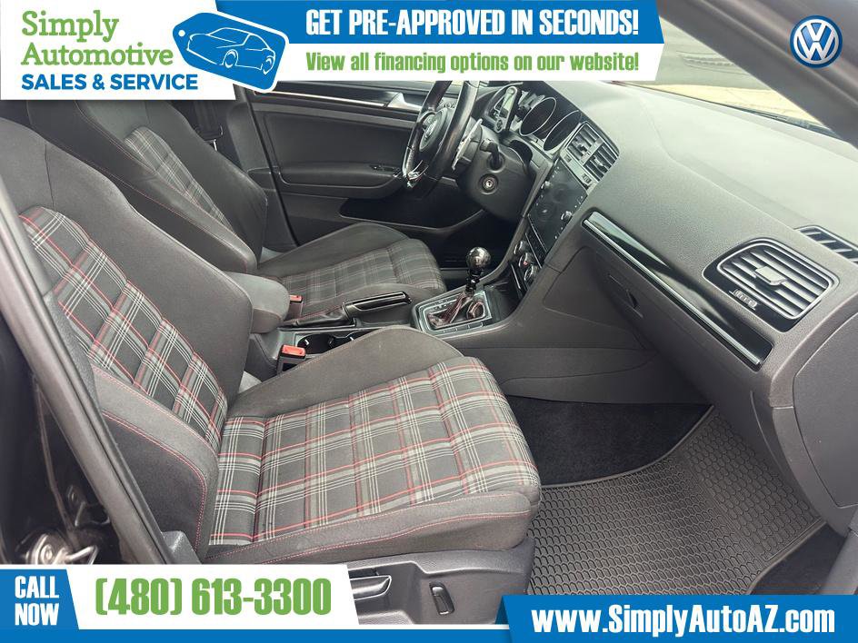 Used 2017 Volkswagen Golf 4-Door FWD image 16