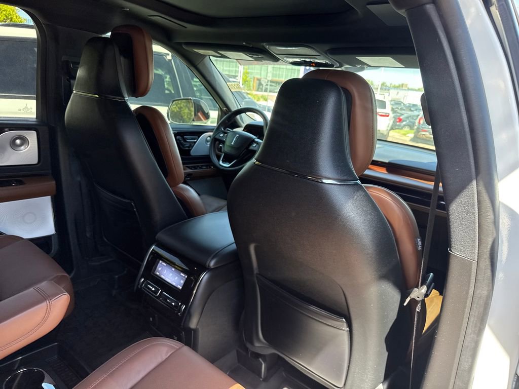 Used 2023 Lincoln Aviator Reserve w/ Equipment Group 201A AWD/4WD image 26
