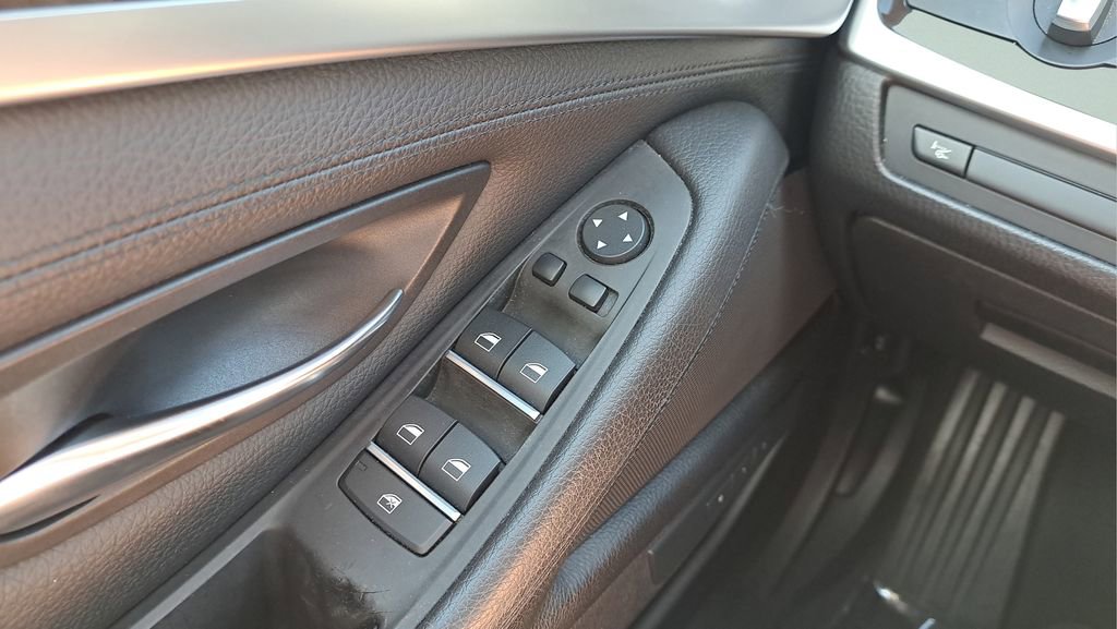 Used 2013 BMW 535i xDrive Sedan image 32