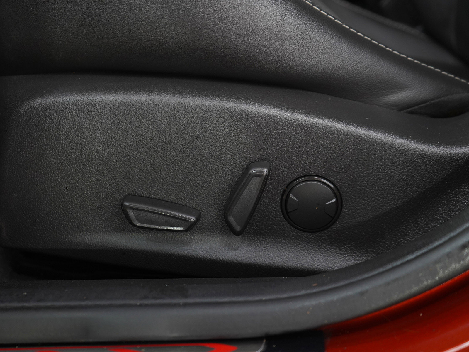 Used 2018 Ford Focus ST w/ Equipment Group 402A FWD image 29