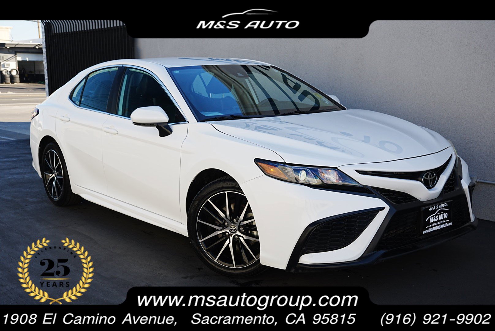 Used 2024 Toyota Camry SE image 1