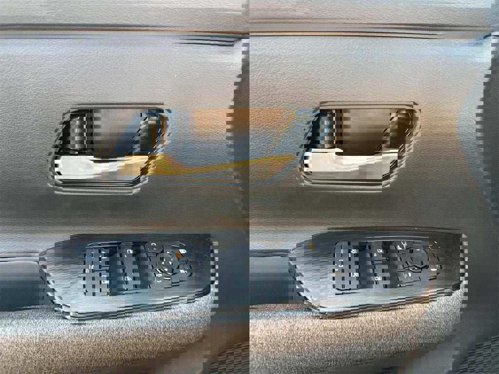 New 2026 Nissan Kicks SV w/ SV Premium Package image 30