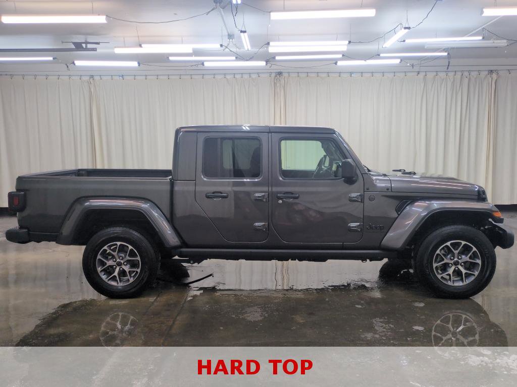 Used 2025 Jeep Gladiator Sport image 5