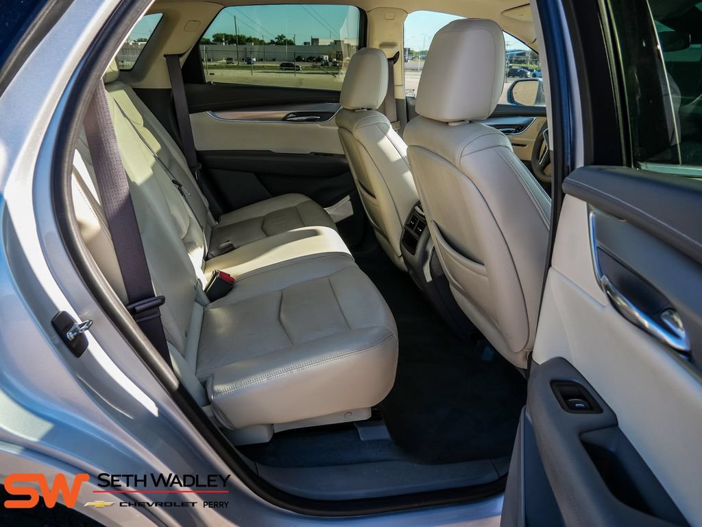 Used 2017 Cadillac XT5 Luxury w/ Driver Awareness Package FWD image 22