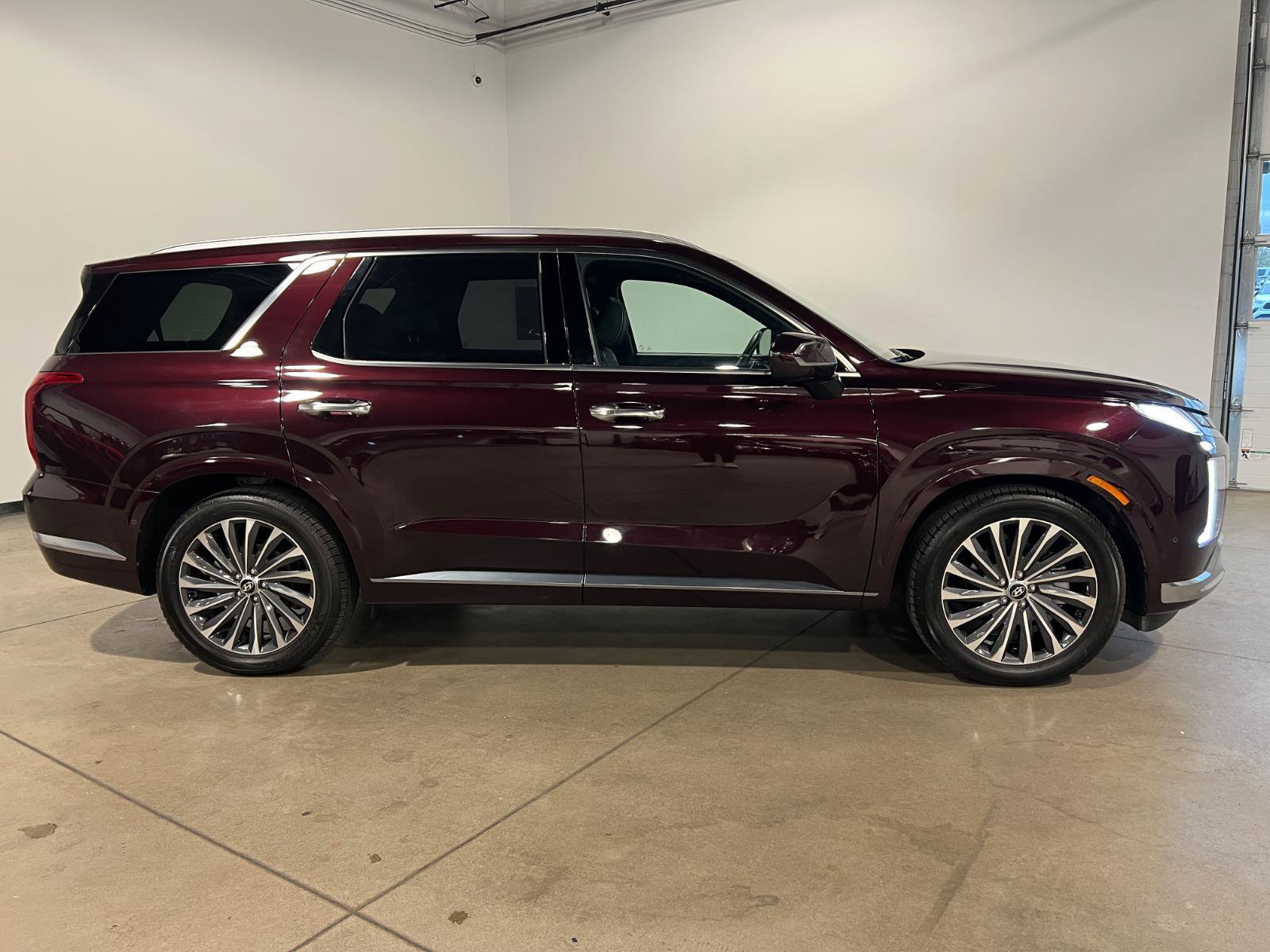 Used 2023 Hyundai Palisade Calligraphy AWD/4WD image 2