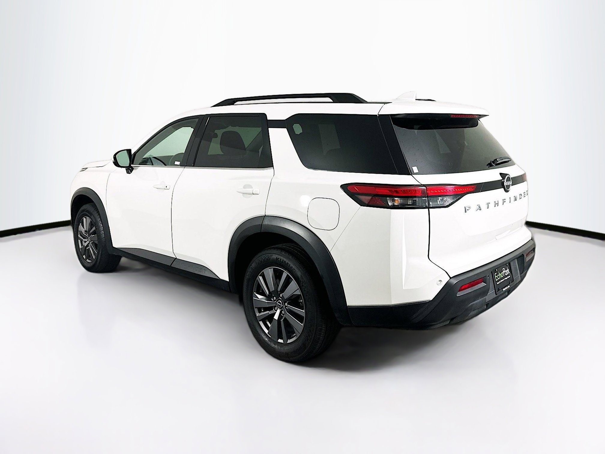 Used 2025 Nissan Pathfinder SV image 5