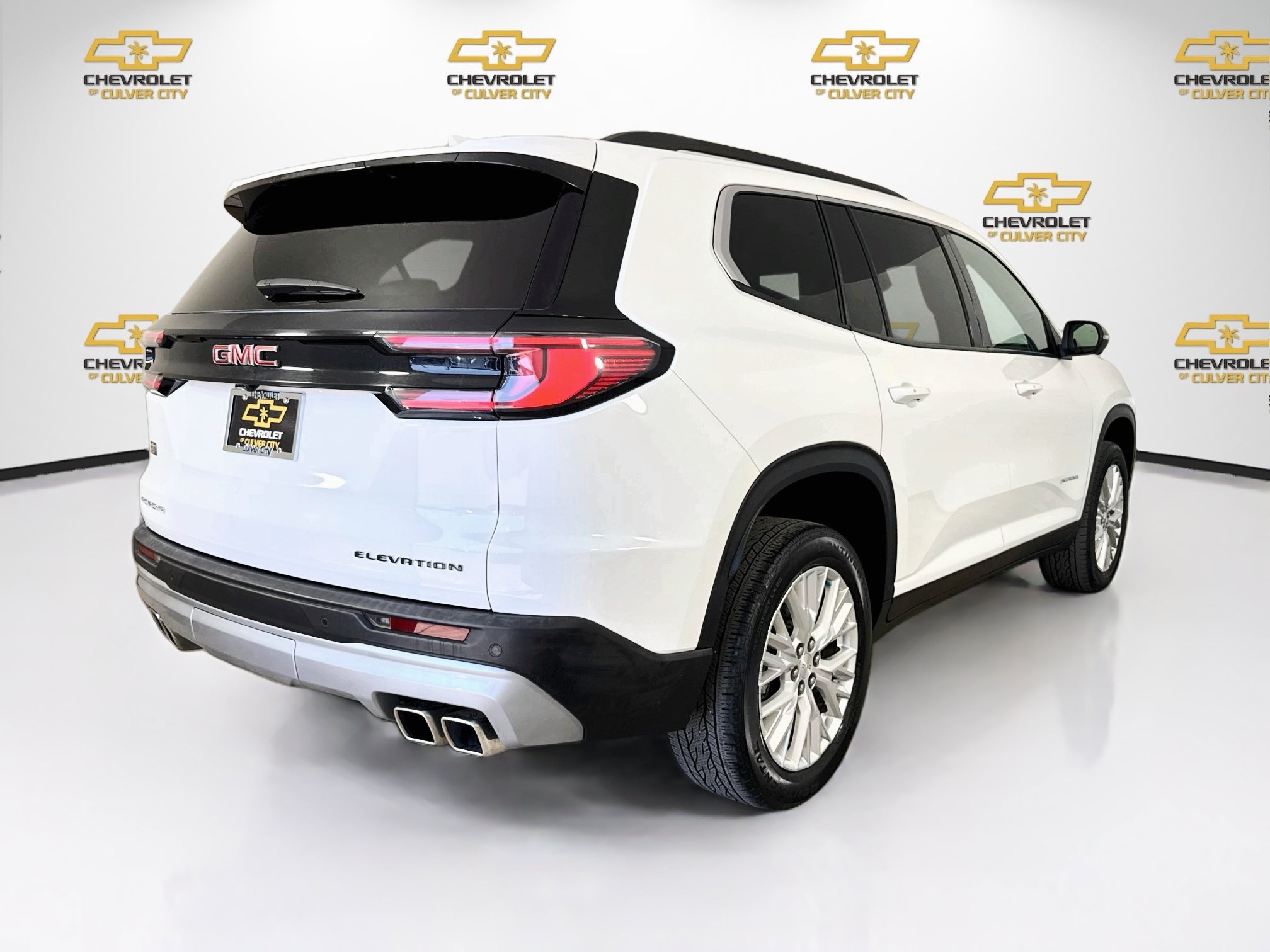 Used 2024 GMC Acadia Elevation w/ LPO, Floor Liner Package FWD image 8